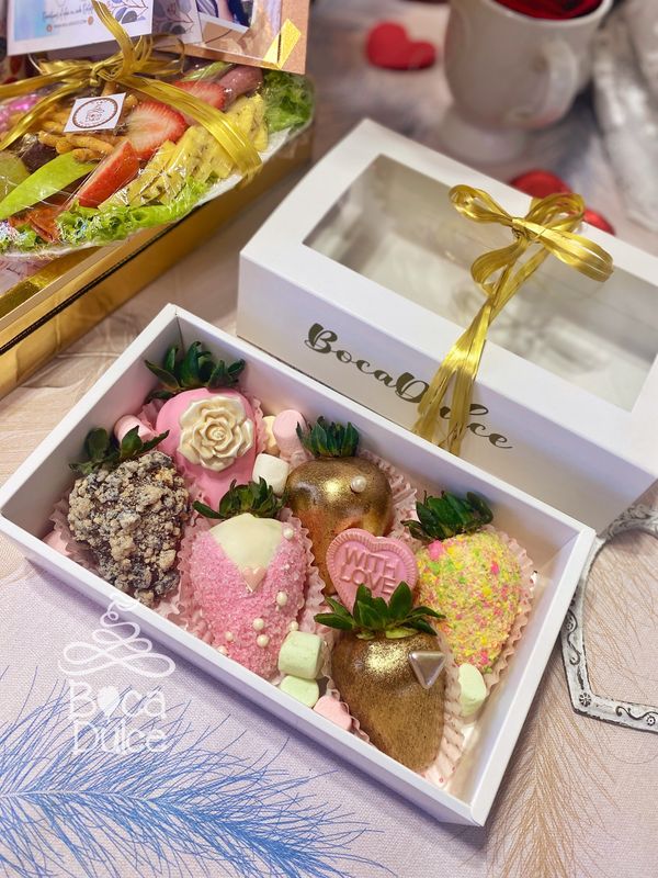 Caja 6 fresas cubiertas con chocolate y decoradas