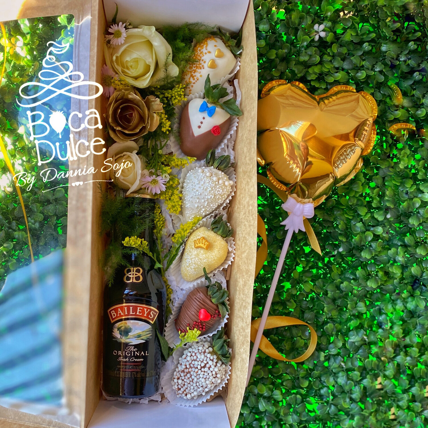 Caja Party Aniversario: Botella, Rosas y Fresas