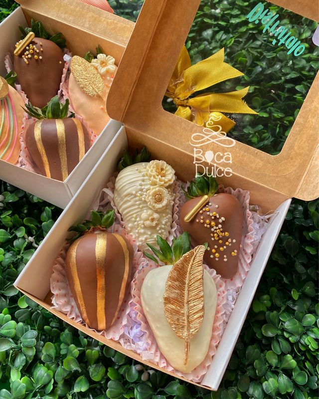 Caja mini de 4 fresas cubiertas con chocolate