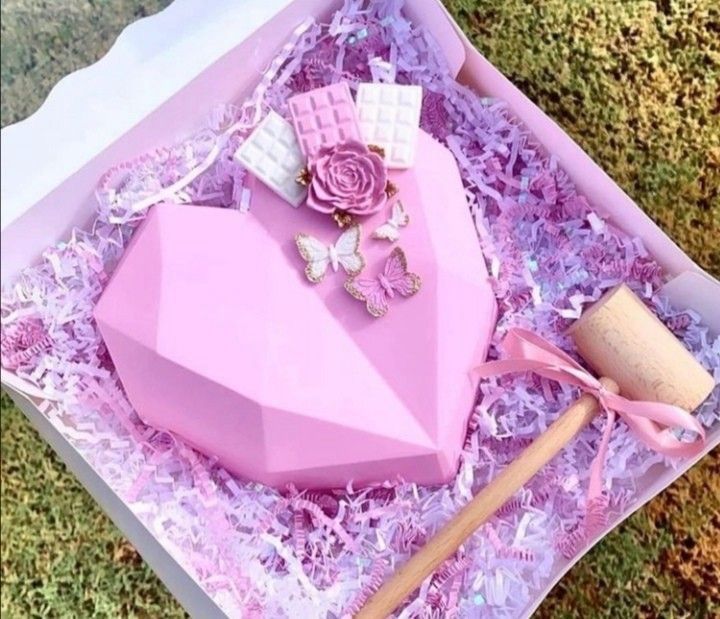HEARTBREAK BOX