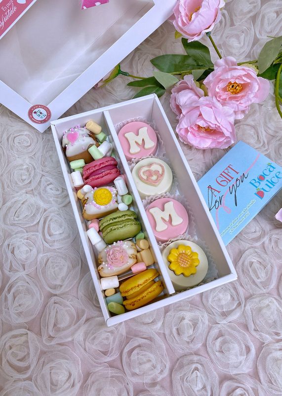 CAJA DE 6 MACARONS Y FRESAS - DÚO GEMINI