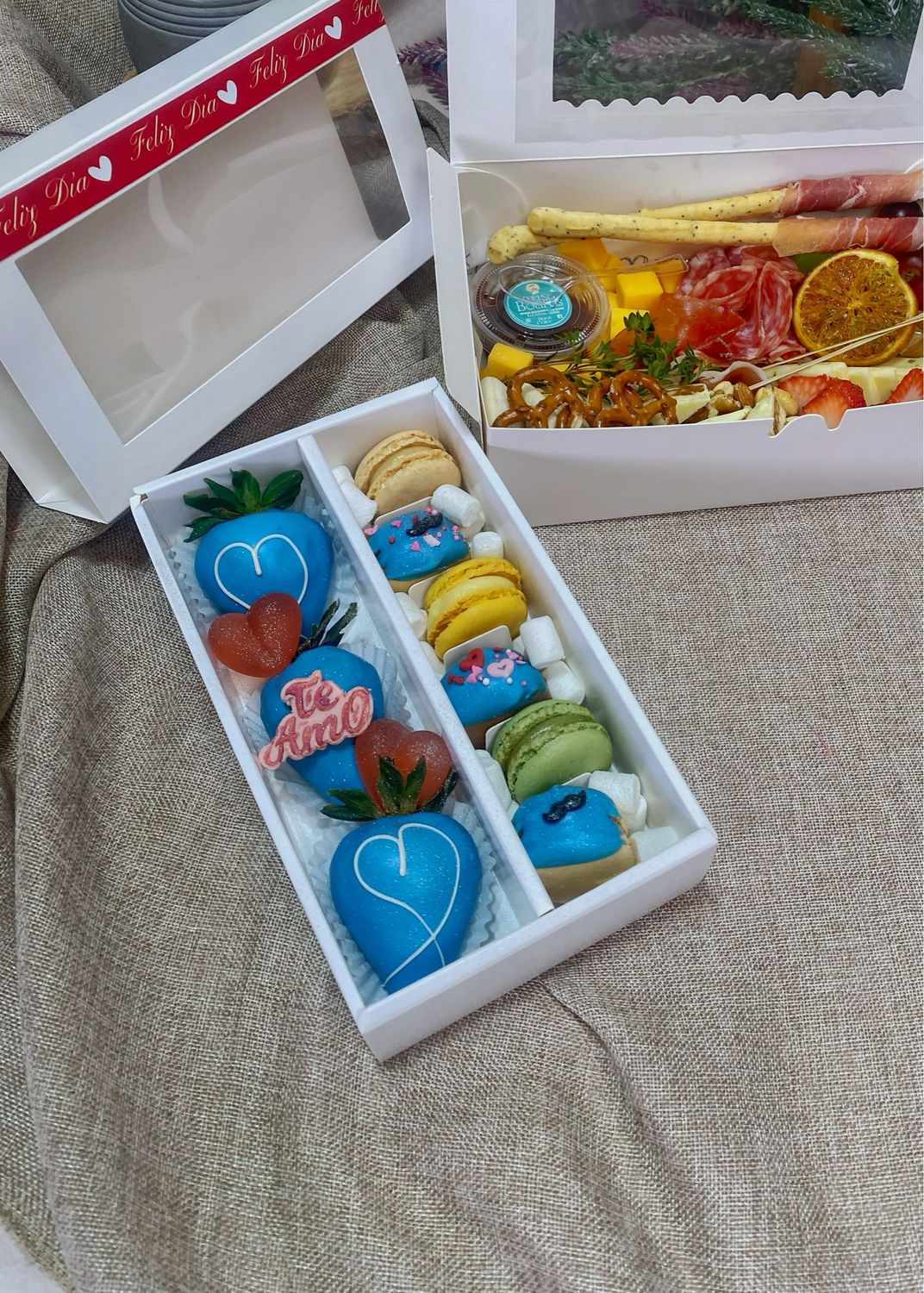 Dúo Gemini: Macarons y Fresas a Elegir