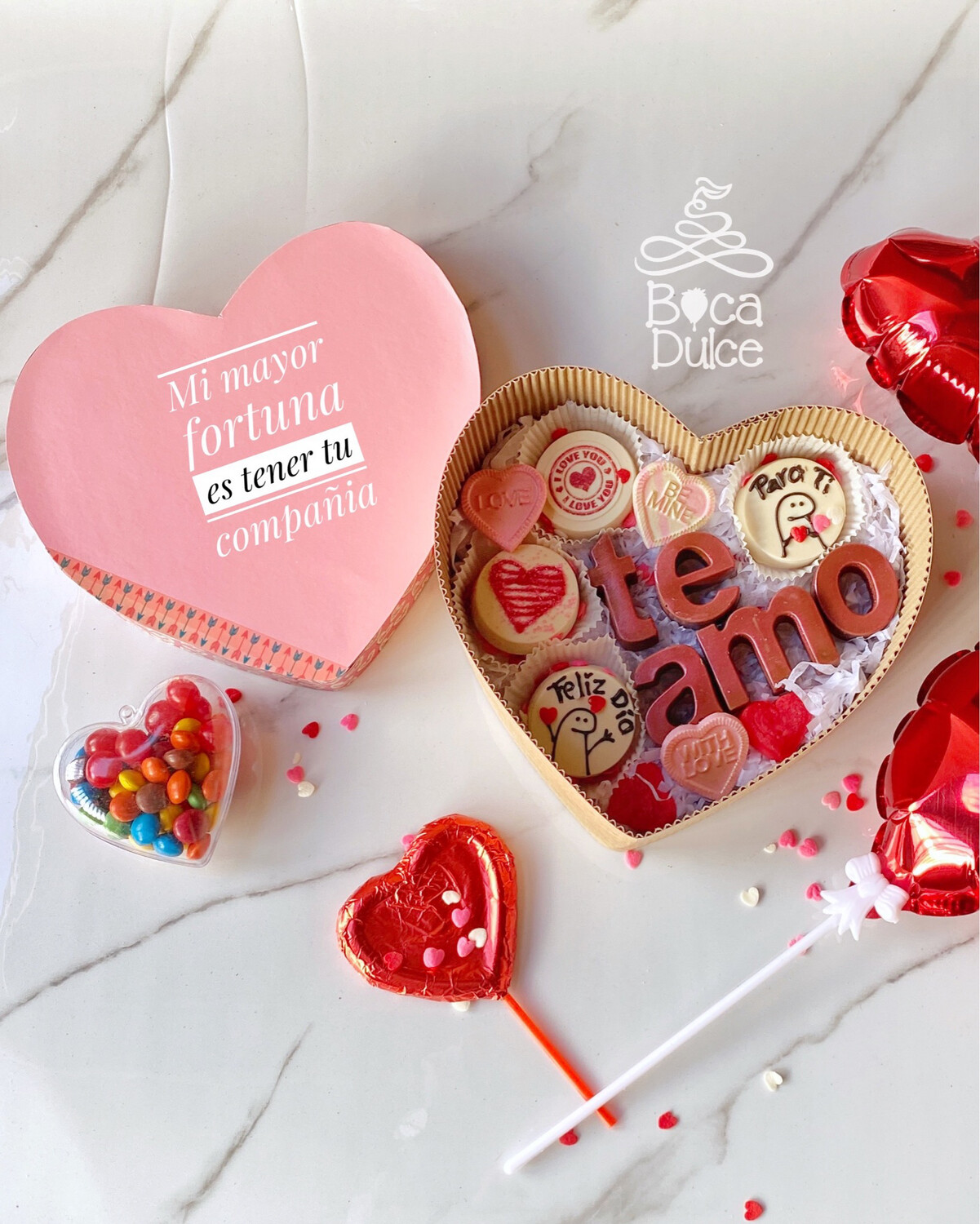 Caja Corazón con Letras de Chocolate y Oreo Pops