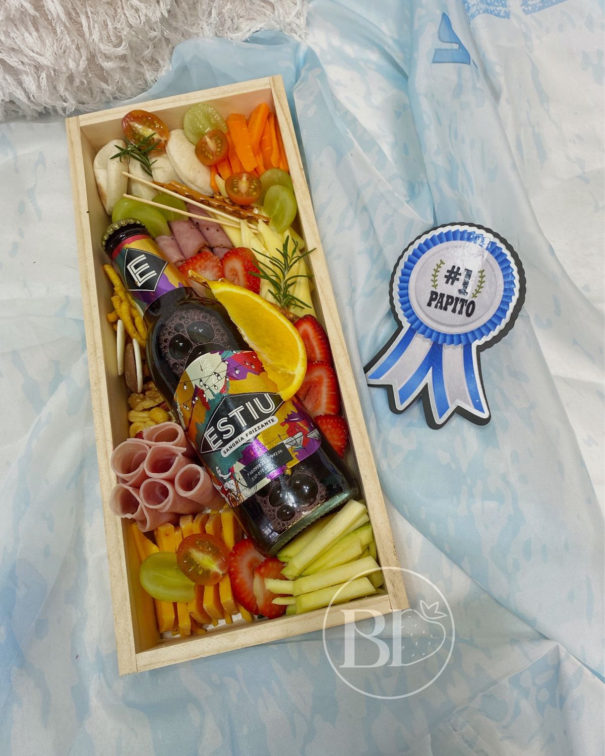 Caja de Regalo "Brindis Gourmet" (Charcutería y Bebida)