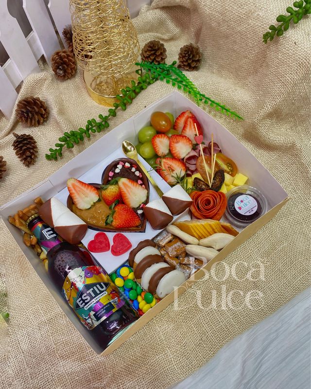 Box Con Amore – Charcuteria, Corazon de Chocolate y Bebida