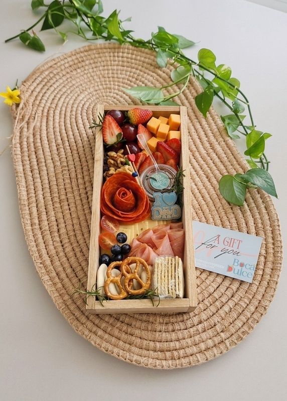 Caja Gusto Personal – Mini Tabla de Charcuteria en Madera
