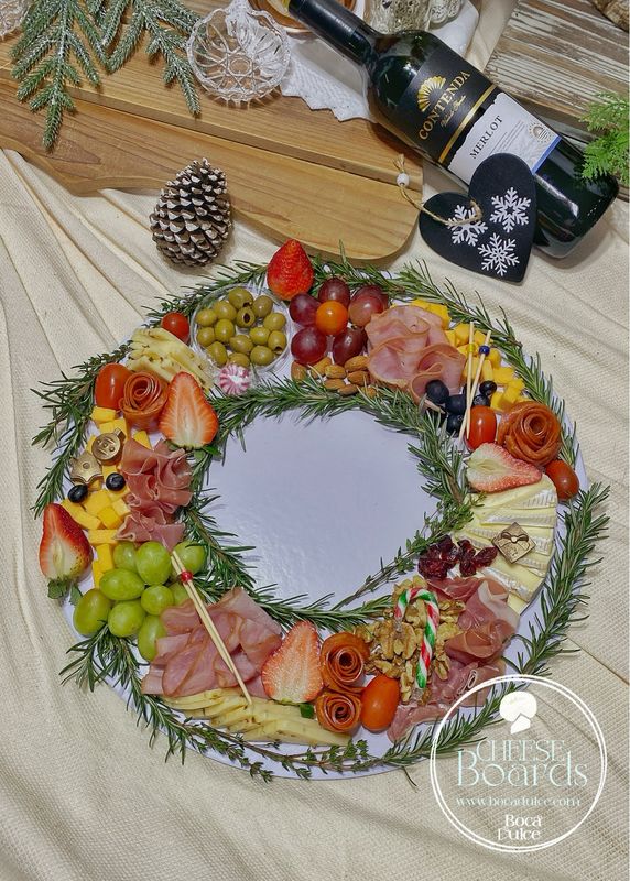 Corona Navideña Natale – Tabla Gourmet de Quesos y Charcutería | Boca Dulce