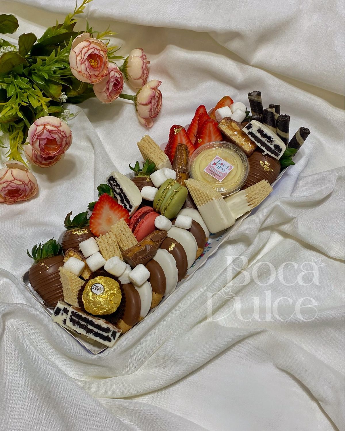 Caja Dulce Taylor – Fresas, Chocolate y Macarons