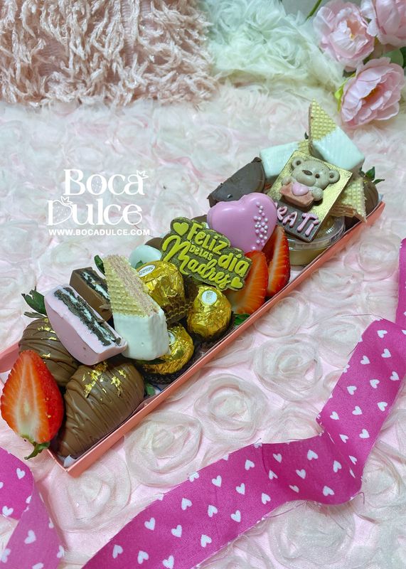 Caja Taylor: Fresas, Bombones y Macarons