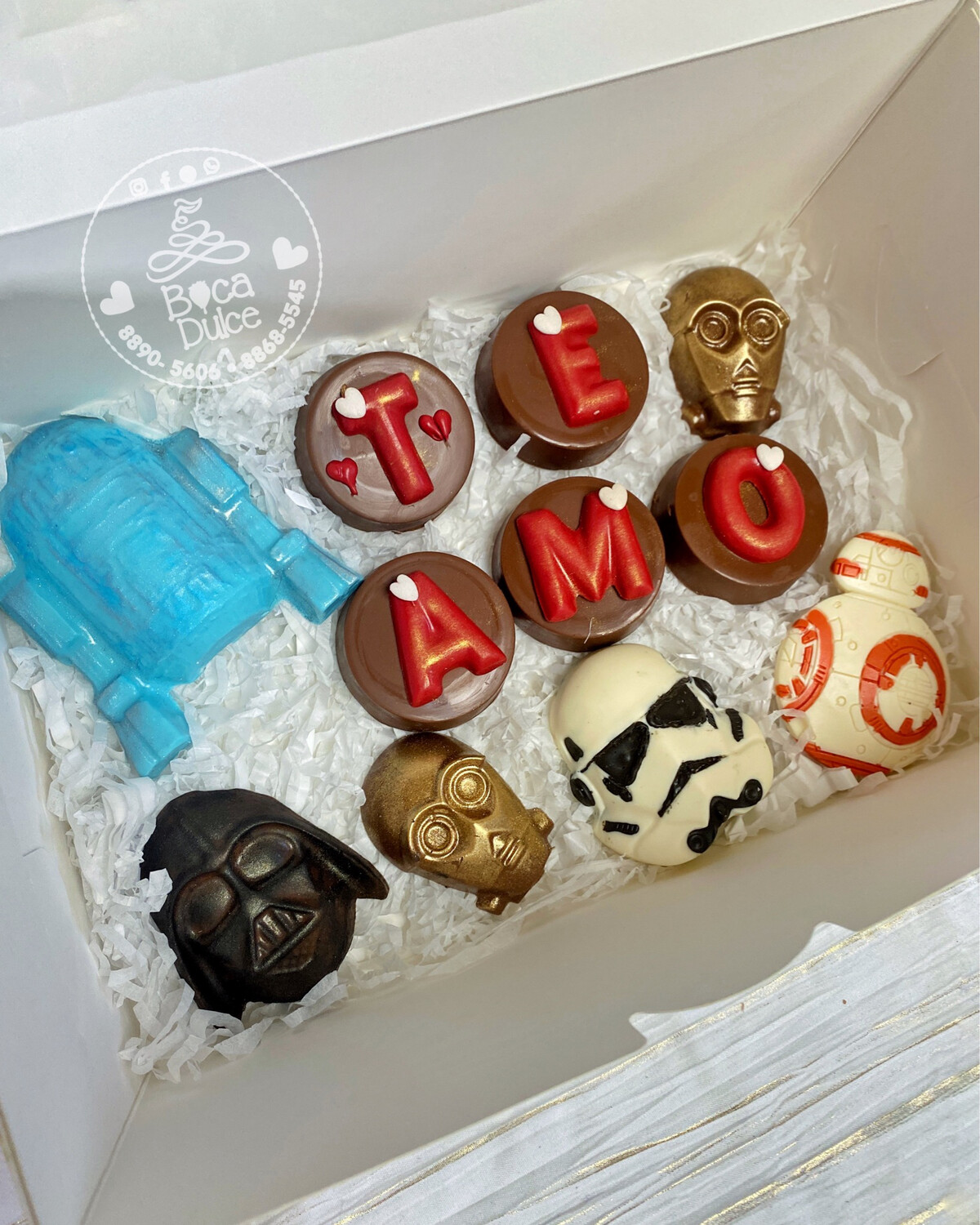 Caja Temática de Chocolates y Oreo Pops