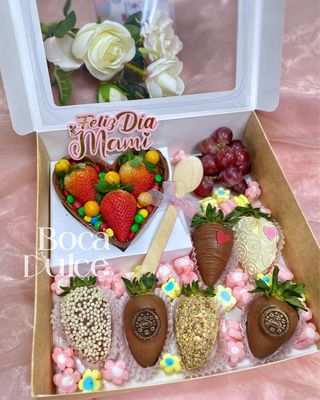 Corazón de Chocolate Relleno con Fresas y Ganache