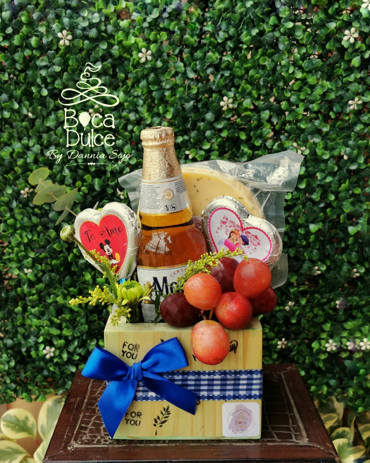 Cubo Bohemio: Vino, Queso y Chocolates