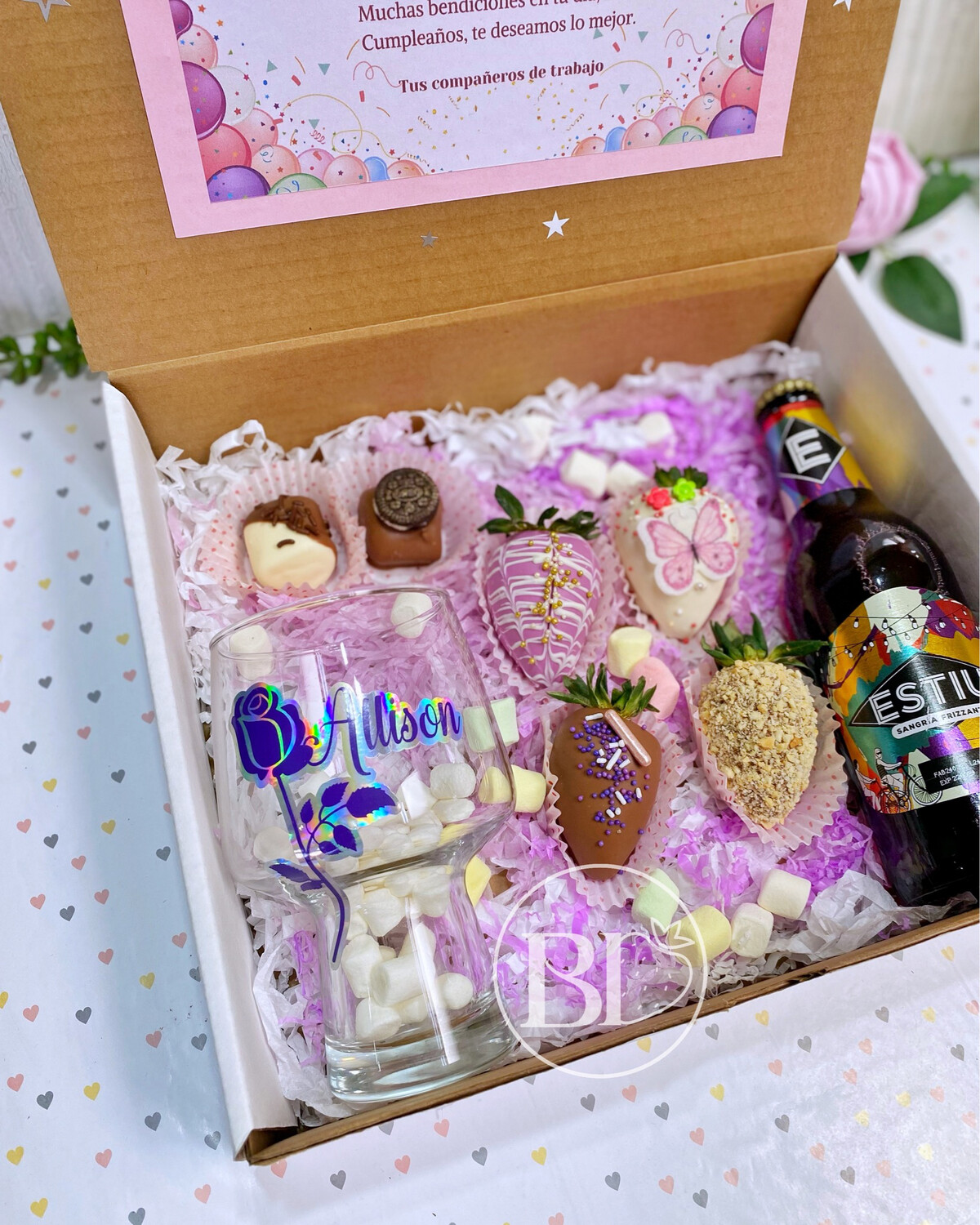 Caja Ámbar: Fresas, Bombones y Bebida a Elegir