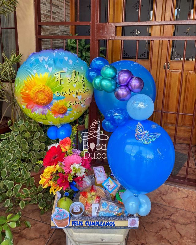 Bandeja Sentimiento con Flores y Globos – Desayuno Sorpresa