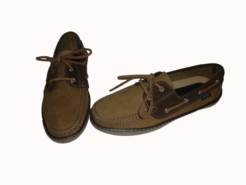tipo sperry miel y marron