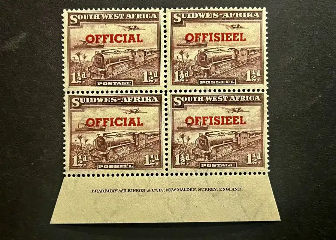 South West Africa 1938 Official 1½d Inscriptional block with one pair transposed - MNH(**) South West Africa 1938 Official 1½d Inscriptional block with one pair transposed - MNH(**)
