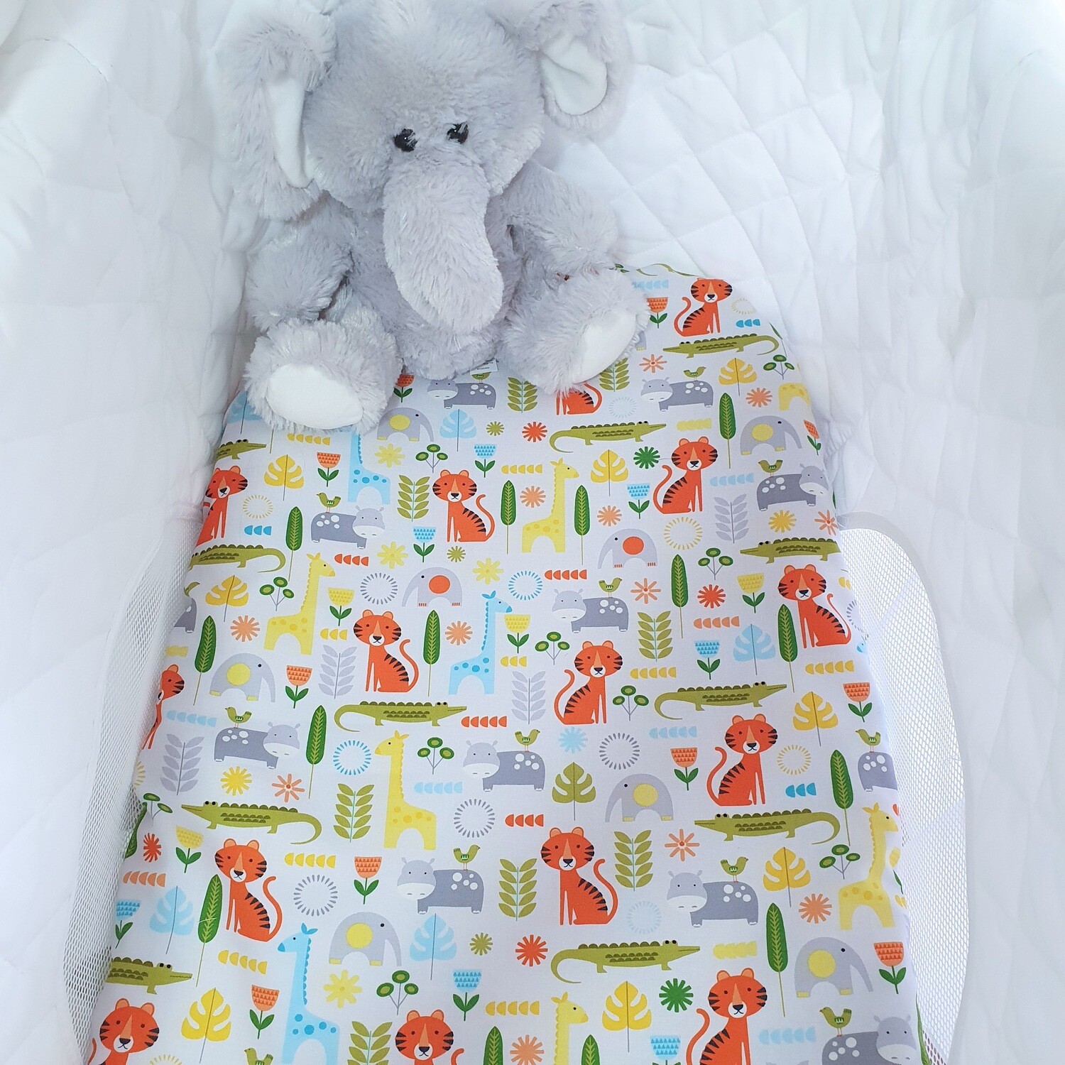 Neutral "Jungle Animals" printed cotton fitted bassinet sheet - to fit 80 x 42cm