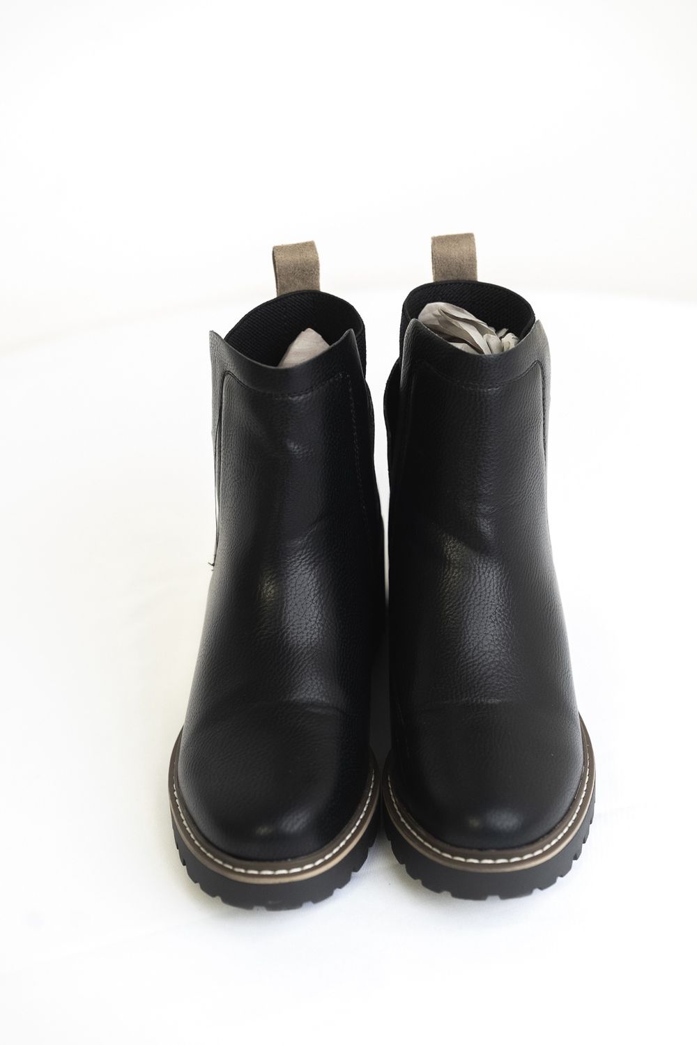 Round Toe Chelsea Ankle Boot, Color: BLACK, Size: 6