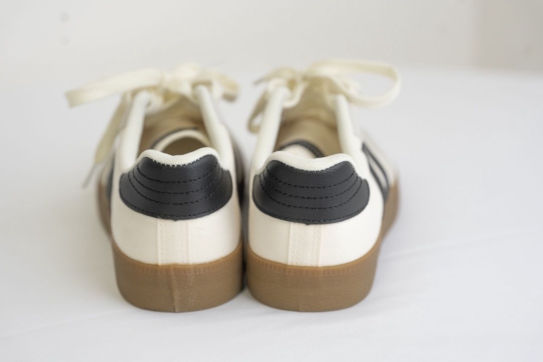 Striped Lace-up Flat Sneakers