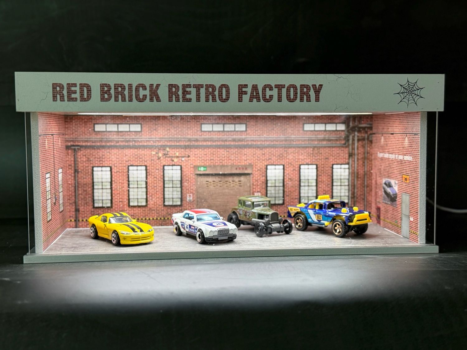 1:64 Scale LED Light-Up Diorama – Simulation Display Garage