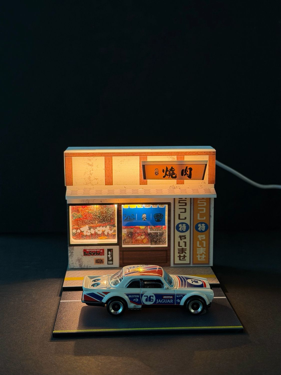 1:64 Scale Japanese Yakiniku Restaurant Diorama – LED Light-Up Street Food Display Scene
