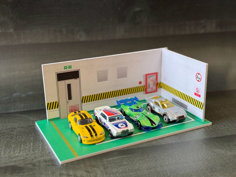Parking Space Diorama – Diecast Display Bay