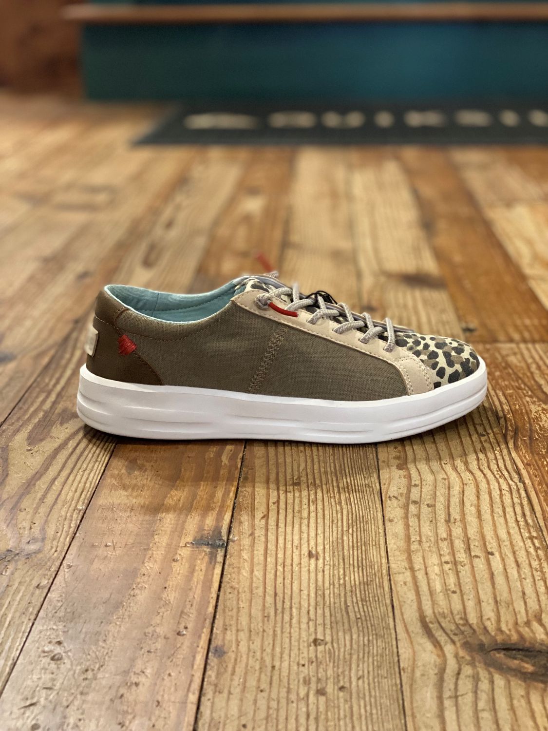 Karina Beige Leopard