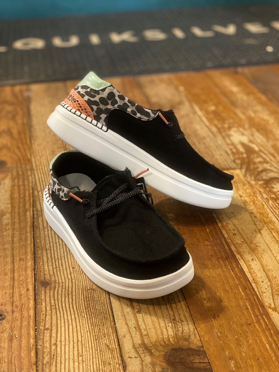 Wendy Rise Funk Black