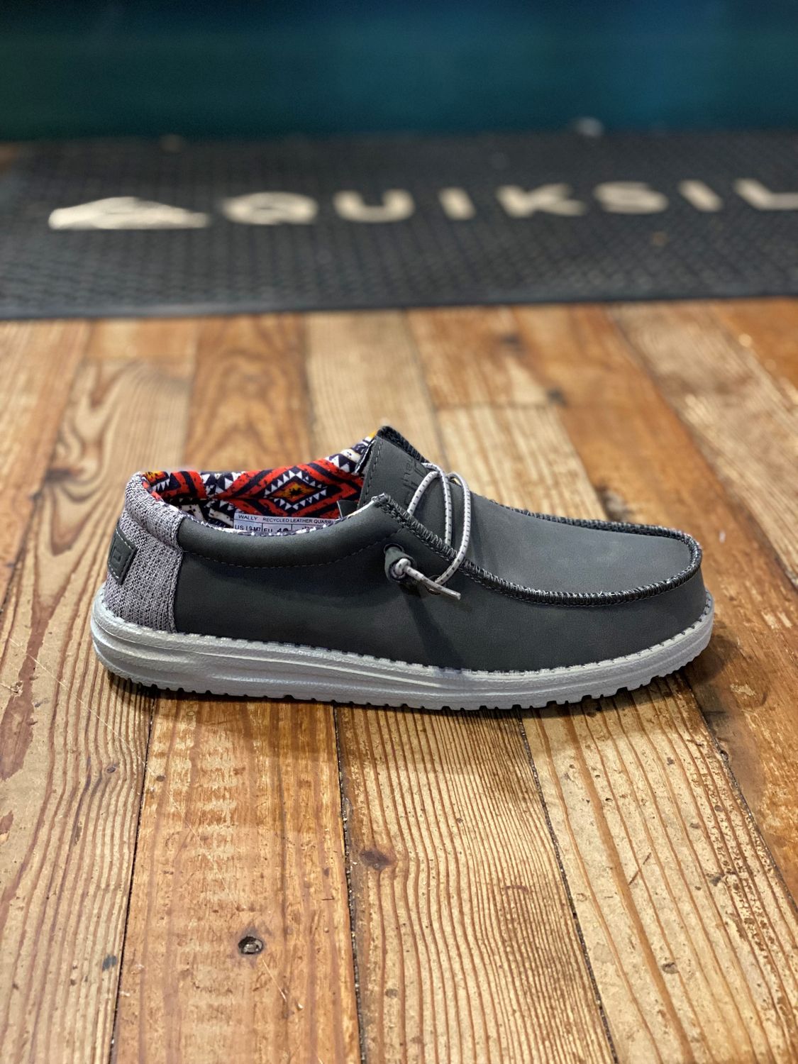 Wally Recycled Leather 