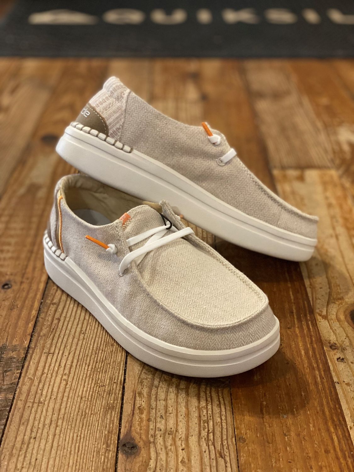 Wendy Rise Tan Orange