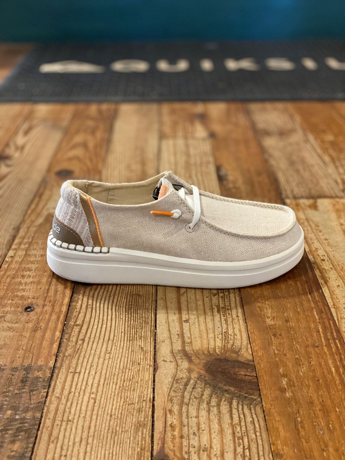 Wendy Rise Tan Orange