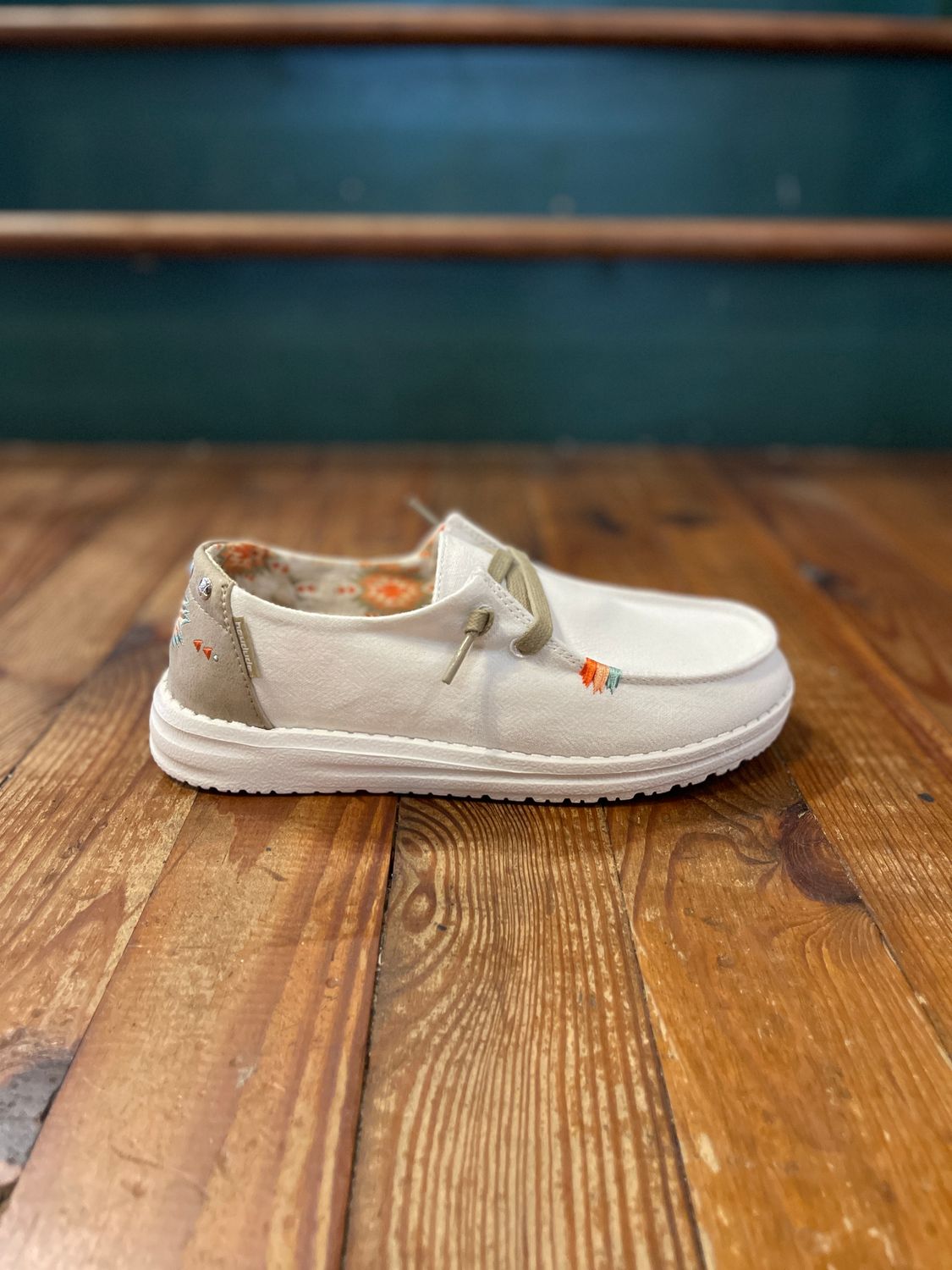 Wendy Rodeo White Aztec