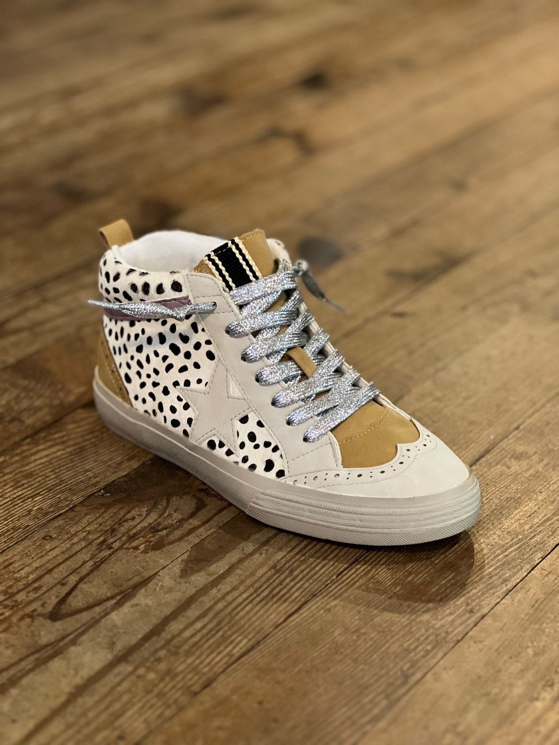 Shu Shop Paulina Black and White