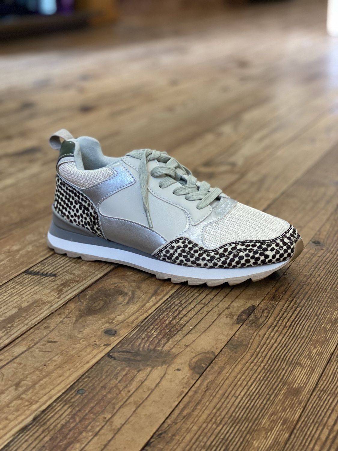 Shu Shop Parker Black and White