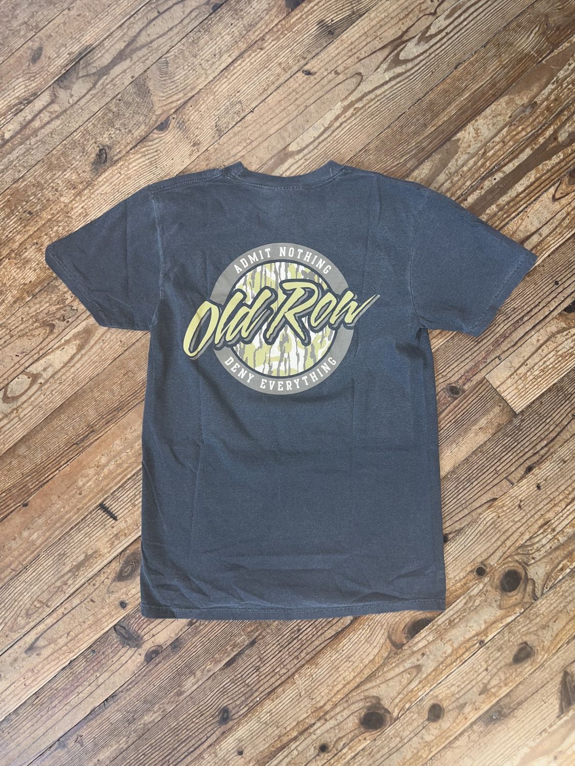 Outdoors 80s Camo Circle Pocket Tee Pepper