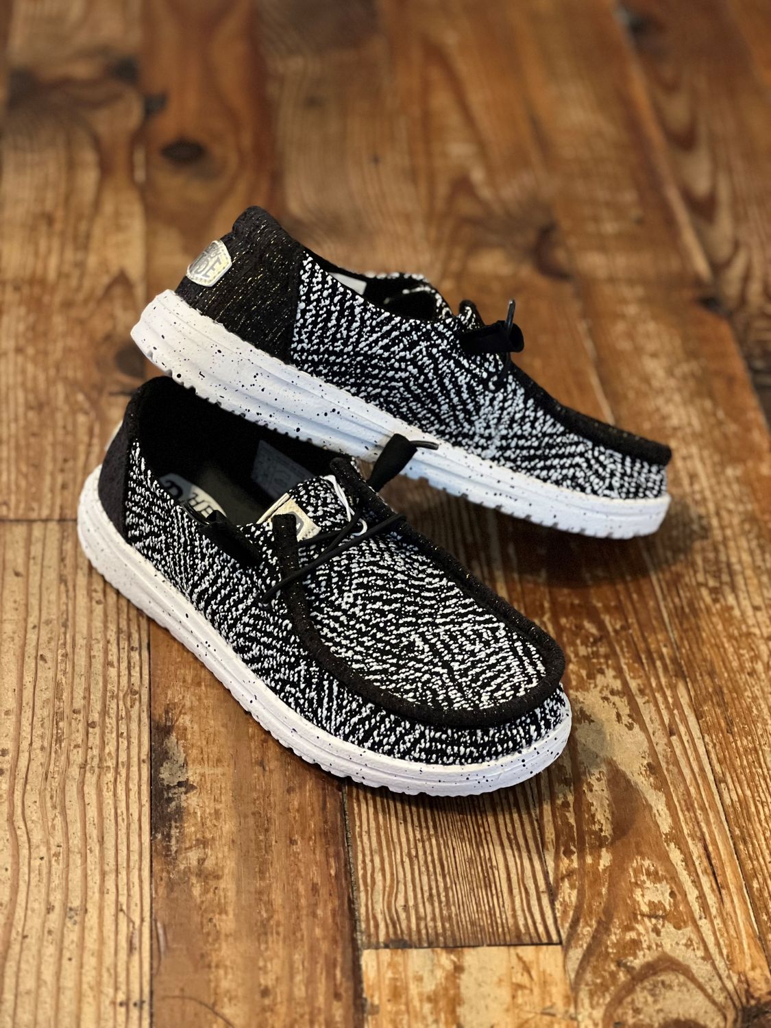 Wendy Woven Zig Zag Black