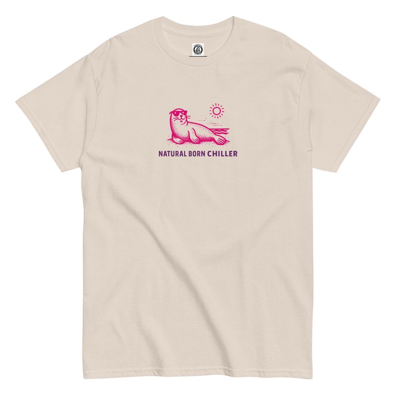 Natural Born Chiller - Print in Pink /dkl. Blau (Unisex T-Shirt)