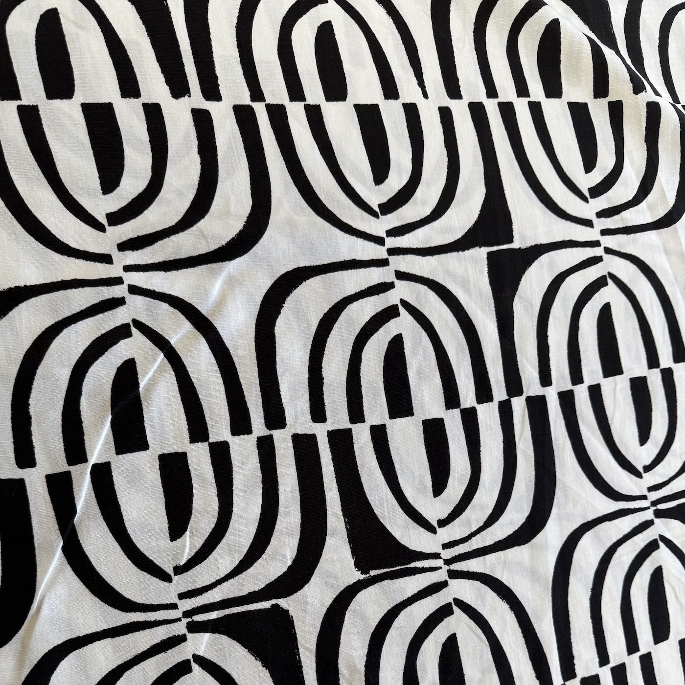Mod Geo Rayon Linen Print Black &amp; Ivory 58/60" Online