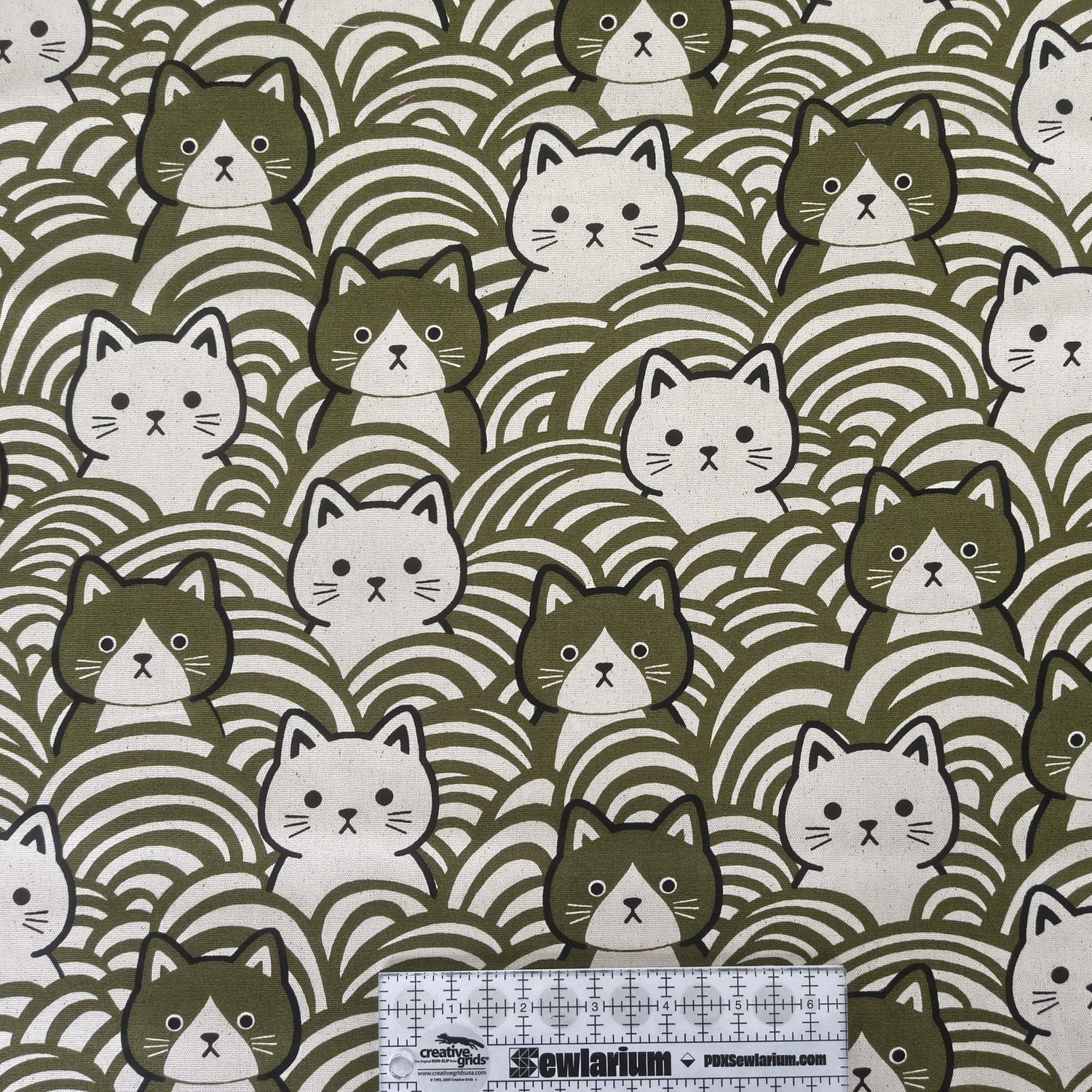 Asano - Green Large Cats w/ Waves Cotton Oxford | Japanese Import Online