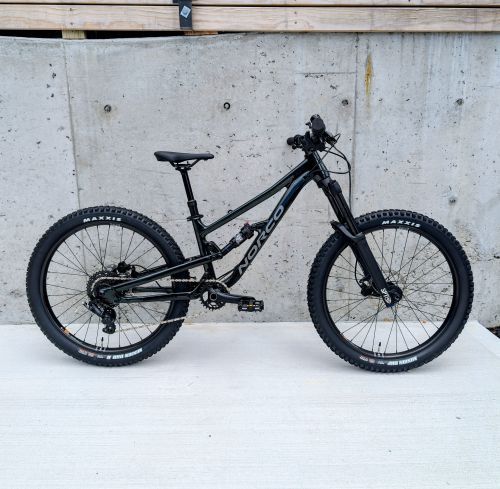 Fluid FS 4.2  24", Color: Black/Charcoal