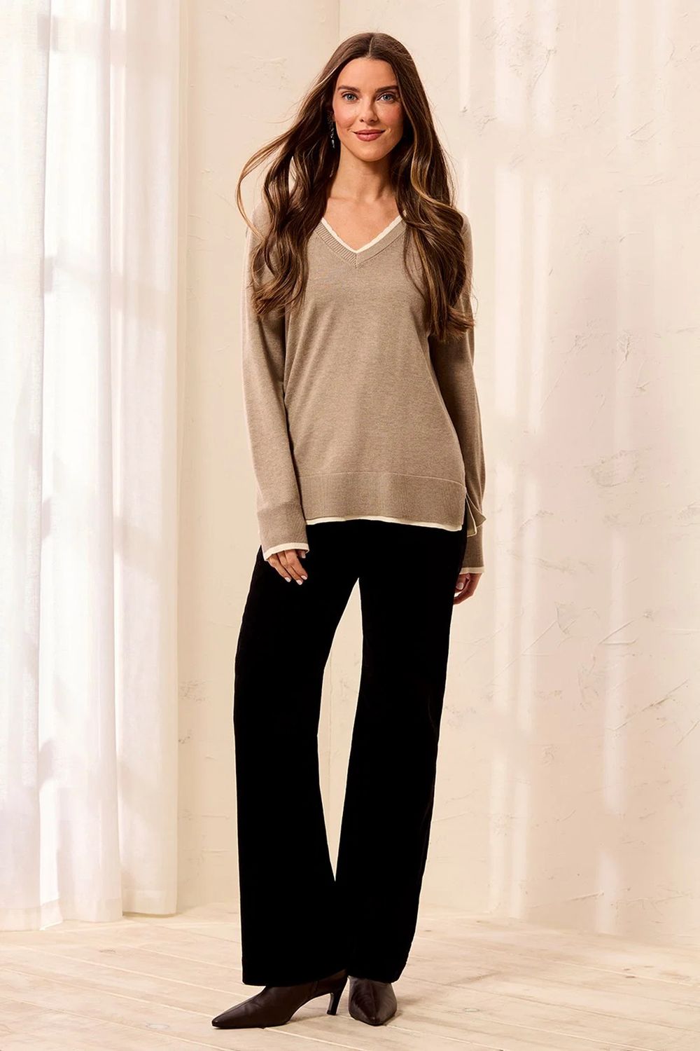 32080 Tribal Contrast Trim V-Neck Sweater