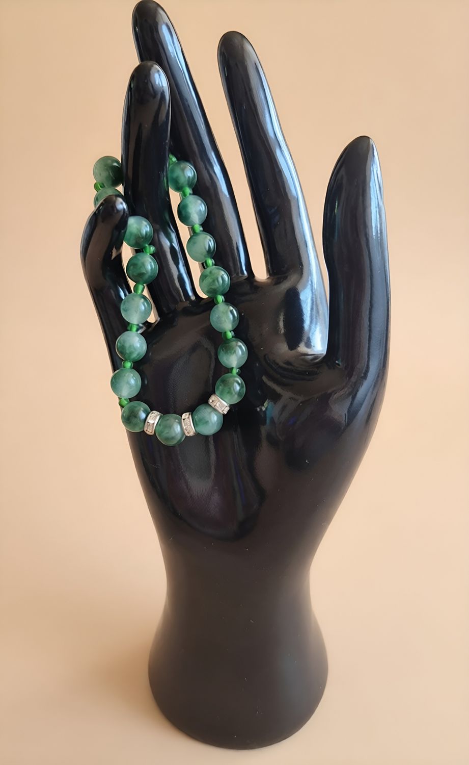 Handgefertigtes Armband aus grünem Chalcedon