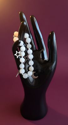 Handgefertigtes Mondstein-Armband mit Sternen Handgefertigtes Mondstein-Armband mit Sternen
