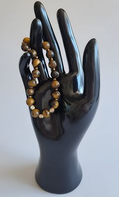 Handgefertigtes Armband aus Tigerauge Handgefertigtes Armband aus Tigerauge