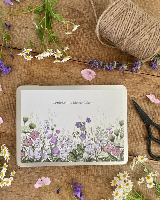 Postkartendose „Genieße das kleine Glück" – Wildblumen, handillustriert