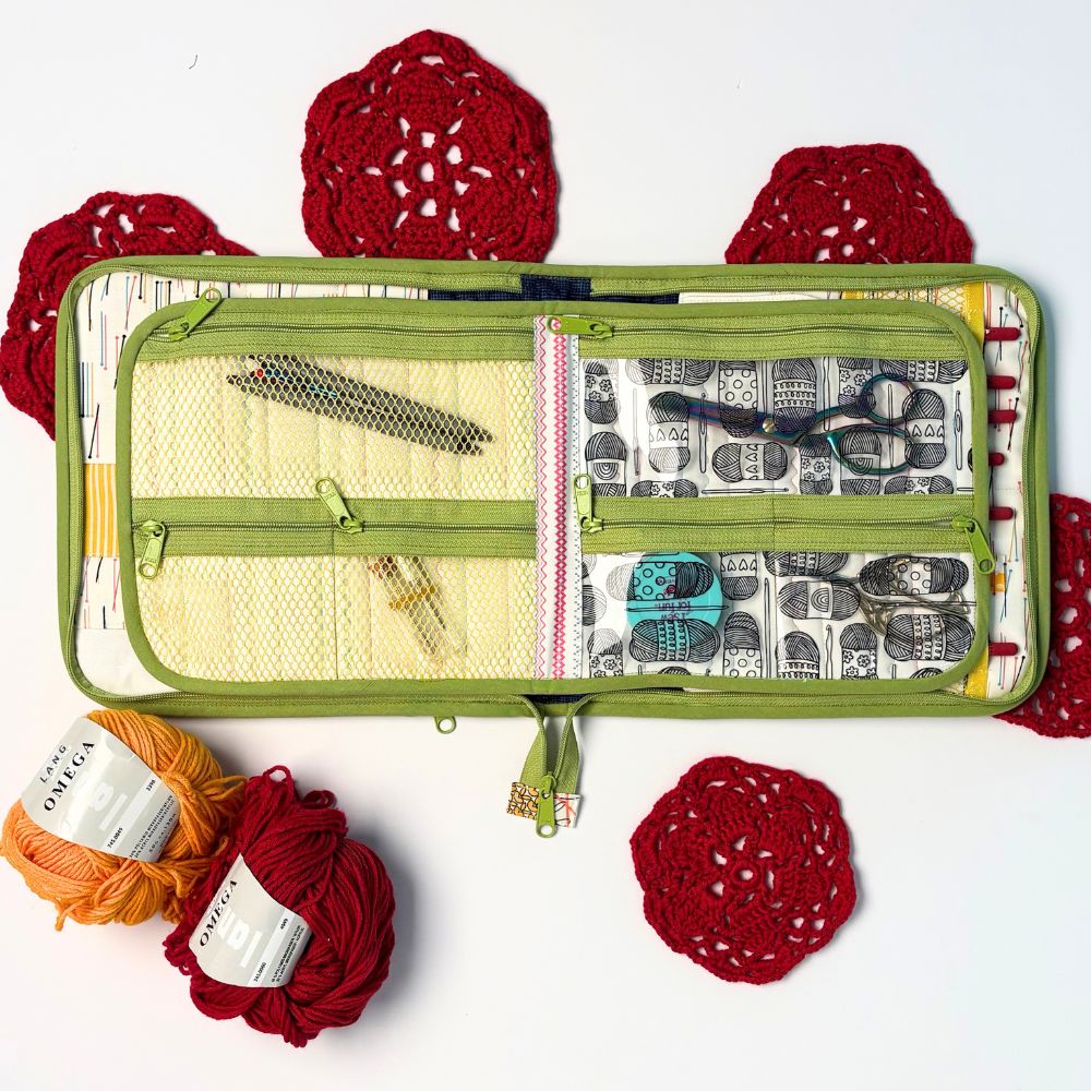 Knitter's Holdall/ Knitting in Colour