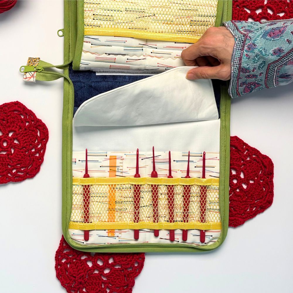 Knitter's Holdall/ Knitting in Colour