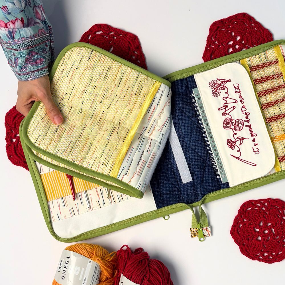 Knitter's Holdall/ Knitting in Colour