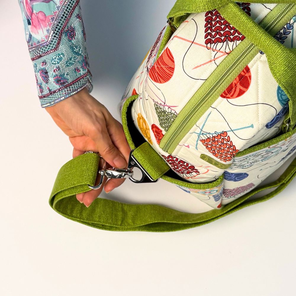 Knitter's Holdall/ Knitting in Colour