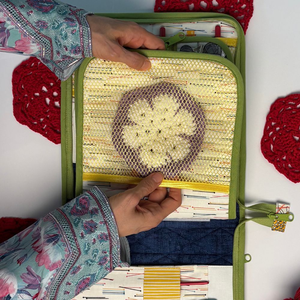 Knitter's Holdall/ Knitting in Colour